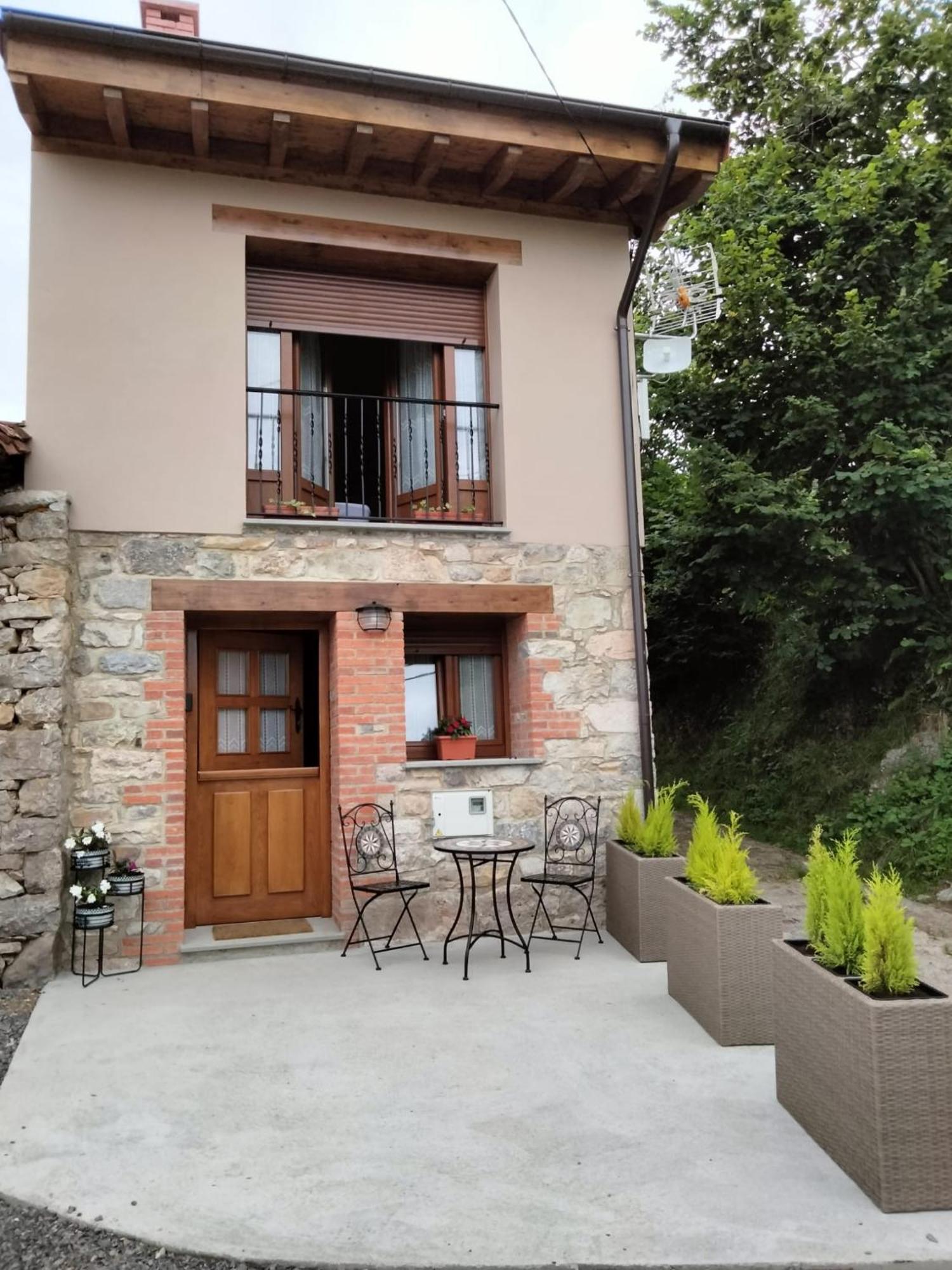 El Arniu Apartman Onís Kültér fotó